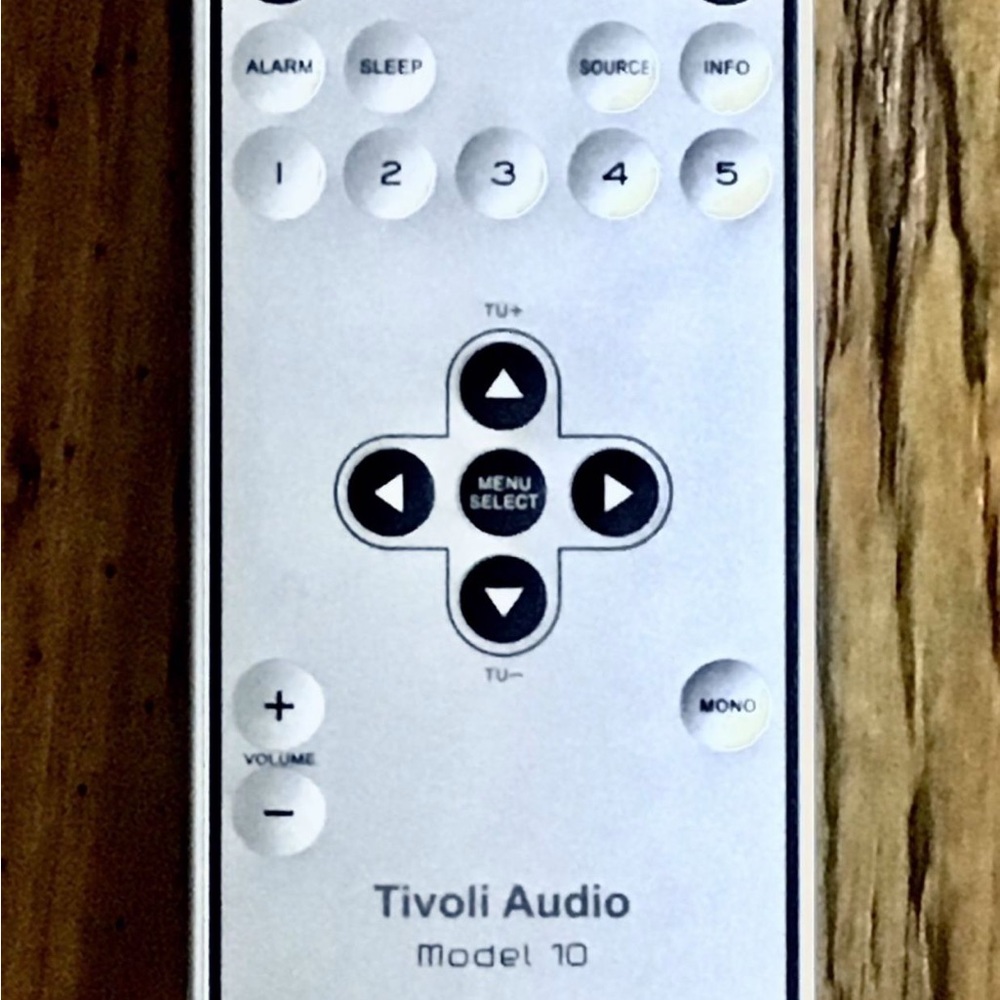 TIVOLI MODEL 10 AM/FM RADIO - Picture 7 of 8